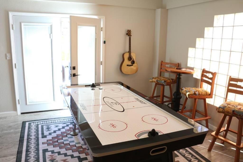 Cowboy Den-Hot Tub-Game Room-Pet Friendly-No Pet Fees! Albuquerque Exterior photo