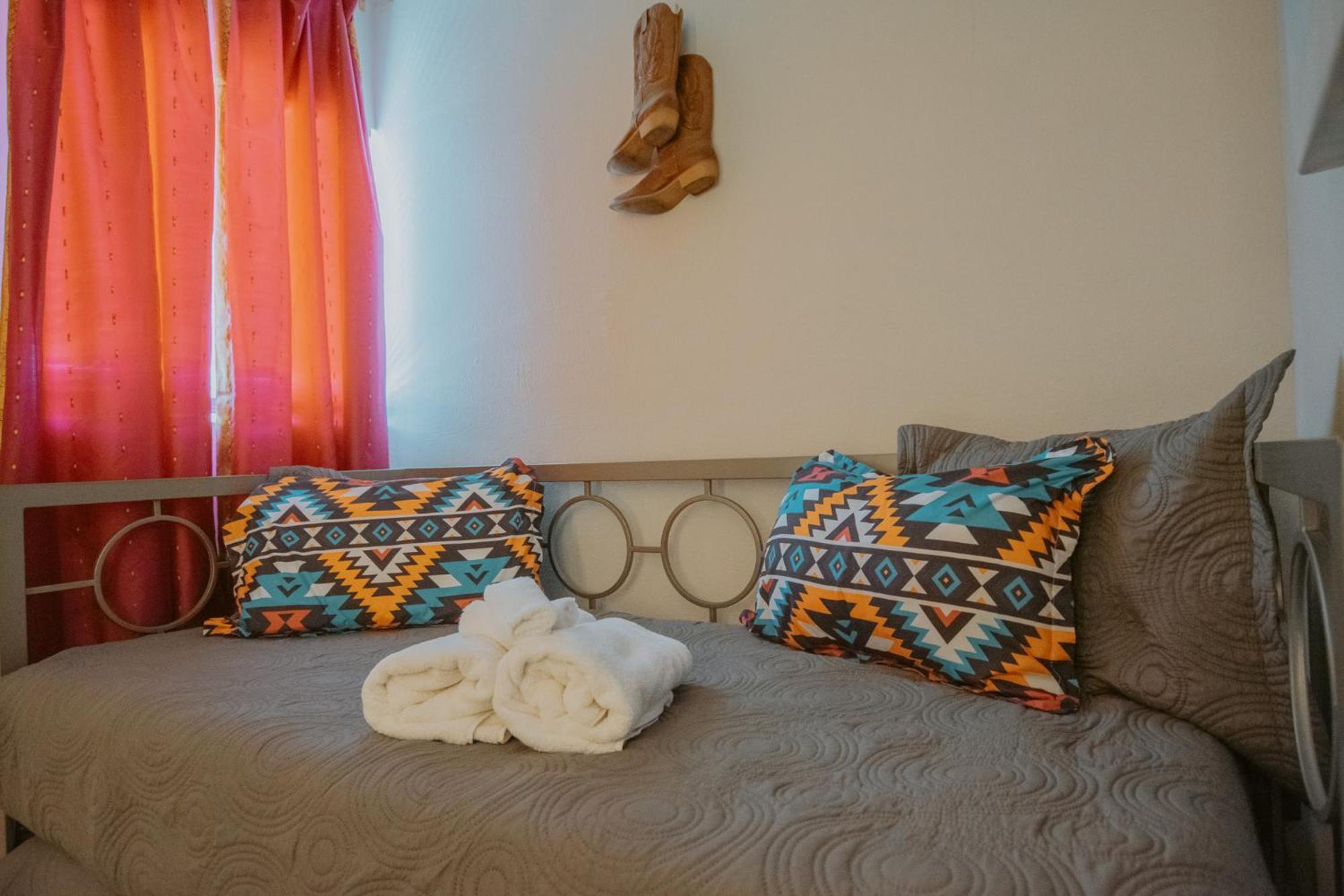 Cowboy Den-Hot Tub-Game Room-Pet Friendly-No Pet Fees! Albuquerque Exterior photo