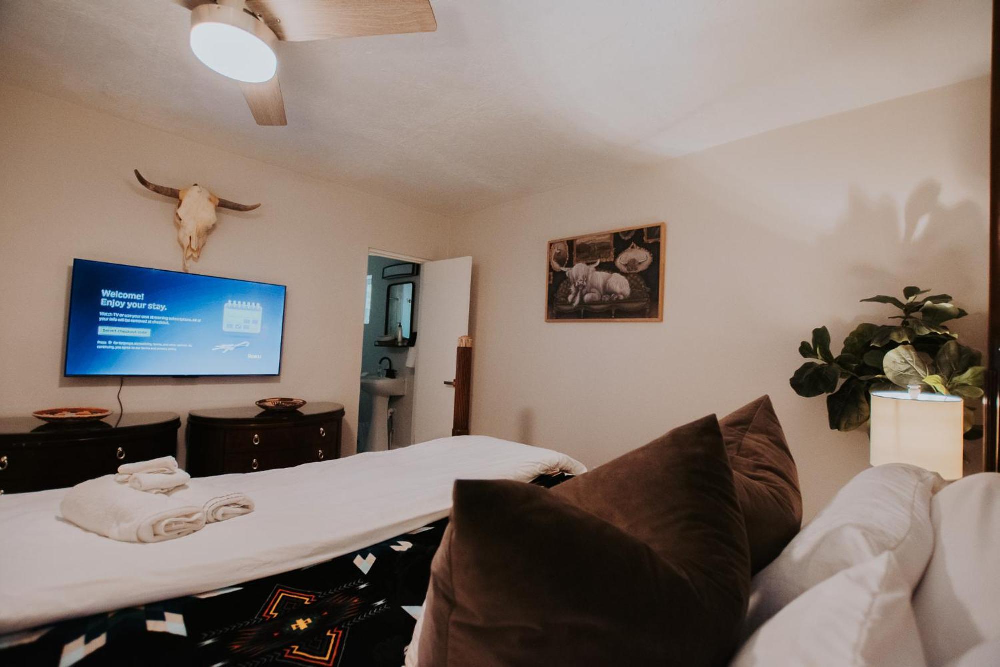 Cowboy Den-Hot Tub-Game Room-Pet Friendly-No Pet Fees! Albuquerque Exterior photo